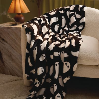 Grinning Ghosts Throw Blanket