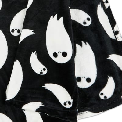 Grinning Ghosts Throw Blanket