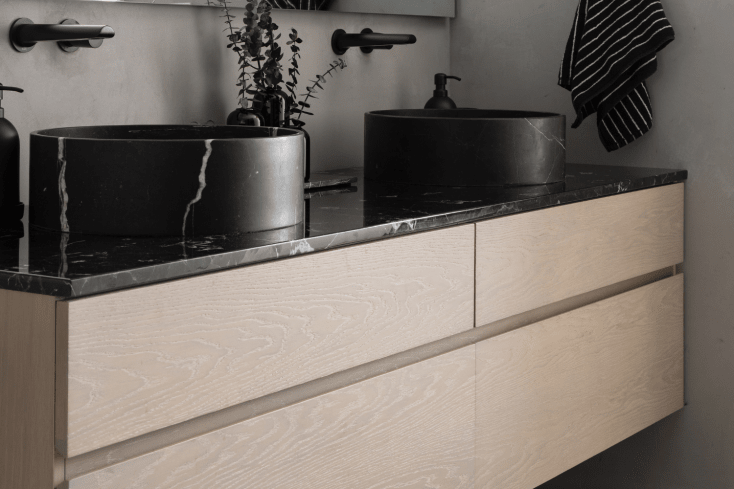 Roberts Bay | Upper Bathroom