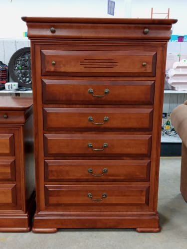 Wooden tall dresser (7 drawers)
