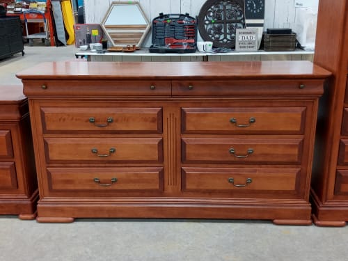 Wooden long dresser (8 drawers)
