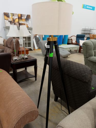FLOOR LAMP (tripod style)
