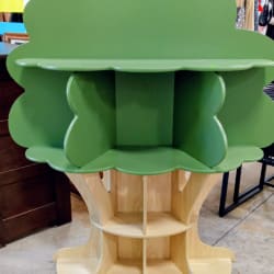 Tree-shaped bookcase
