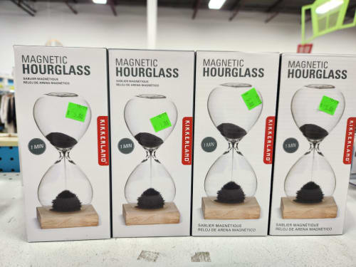 Magnetic hourglass