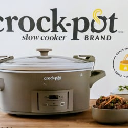 Crock pot with carry case