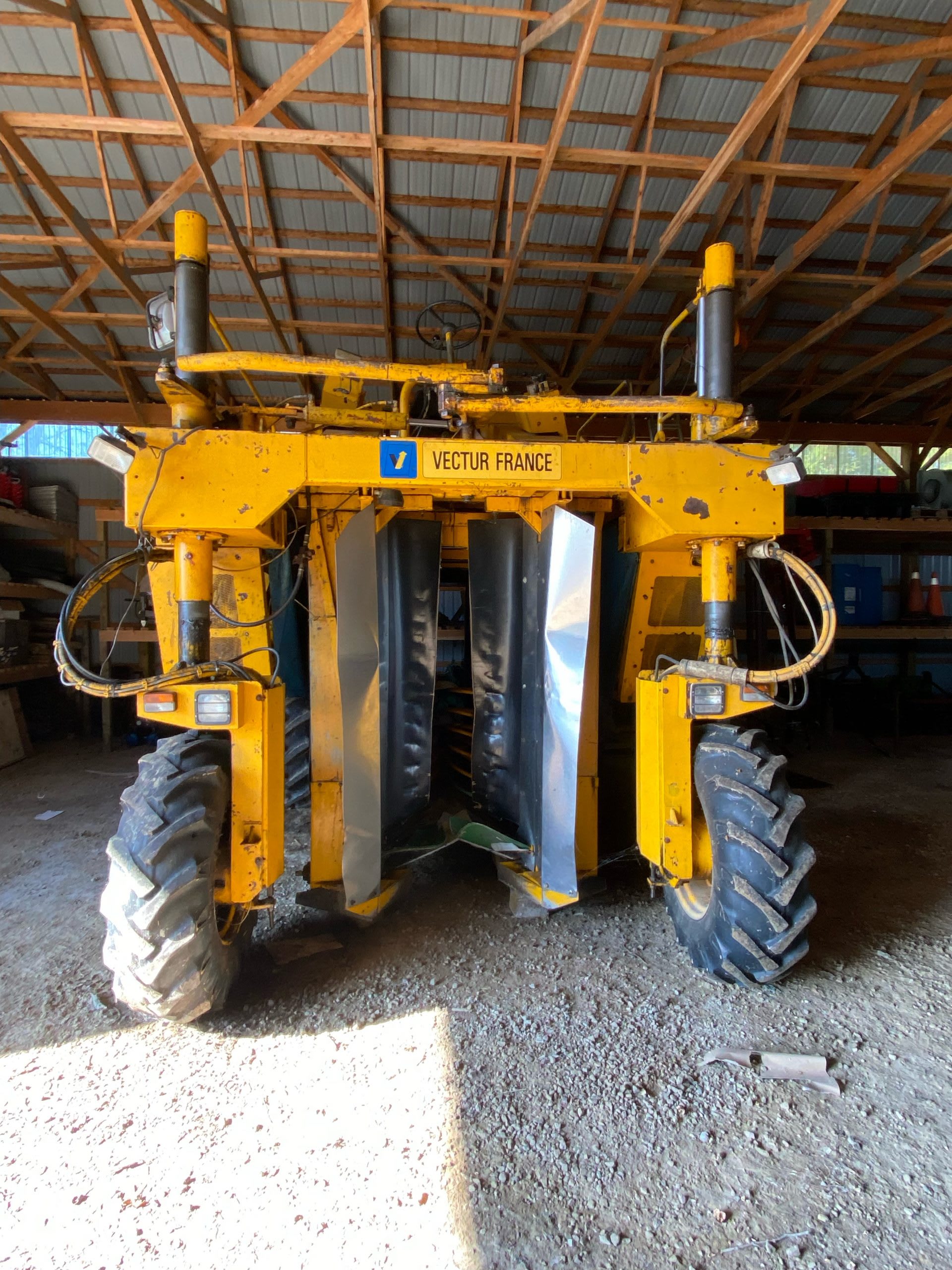 Used Vectur GM420 Grape Harvester