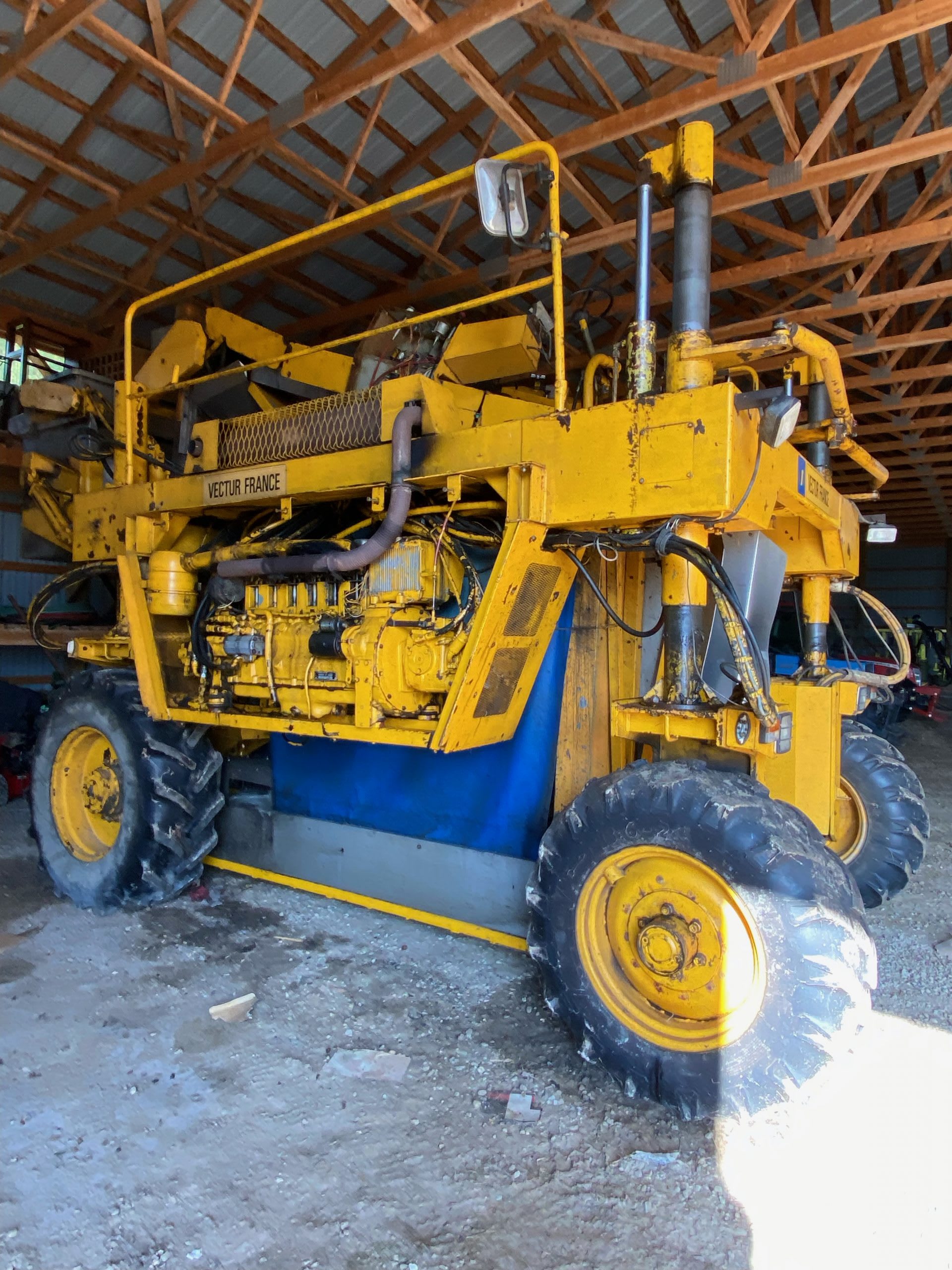 Used Vectur GM420 Grape Harvester