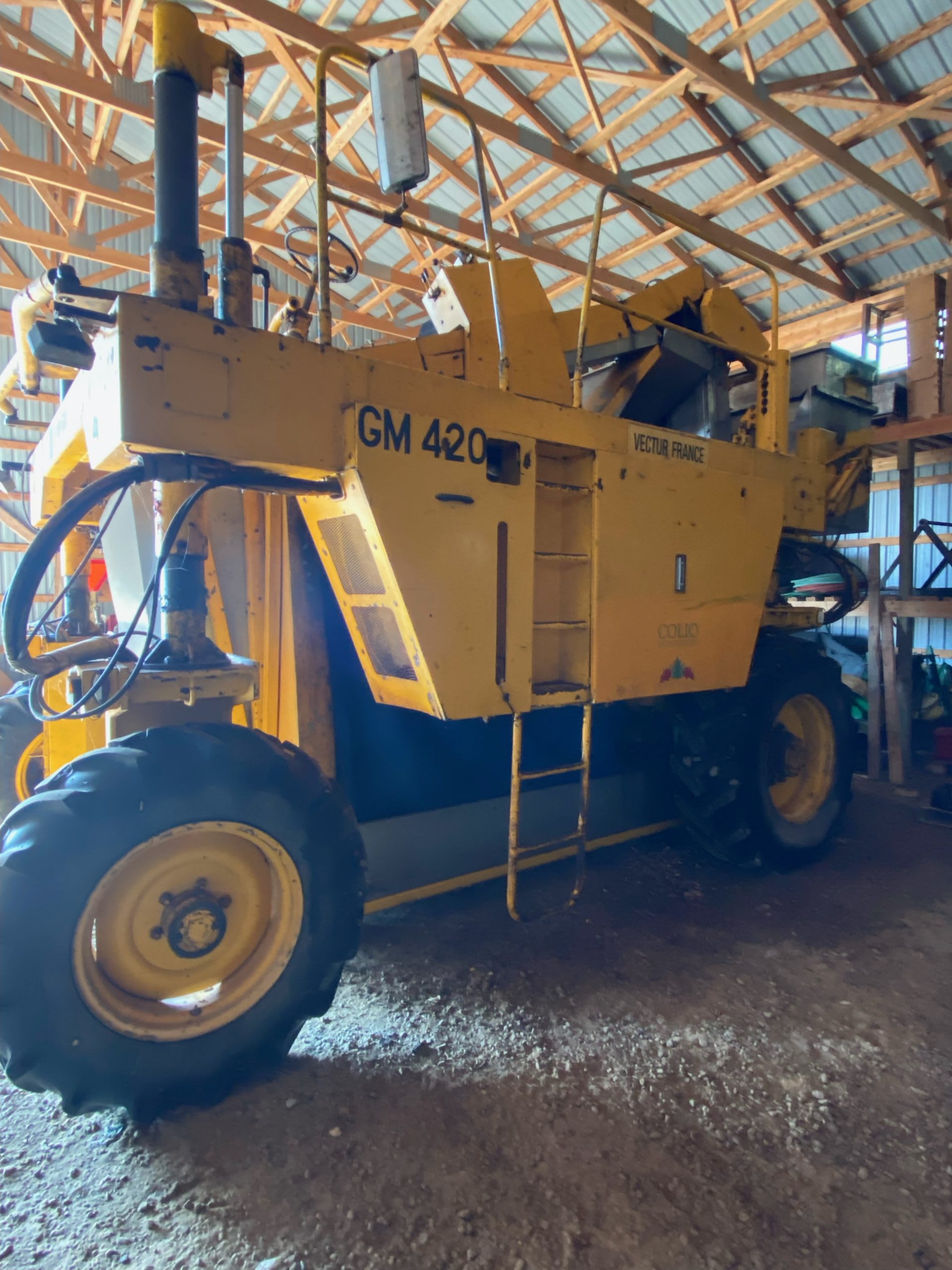 Used Vectur GM420 Grape Harvester