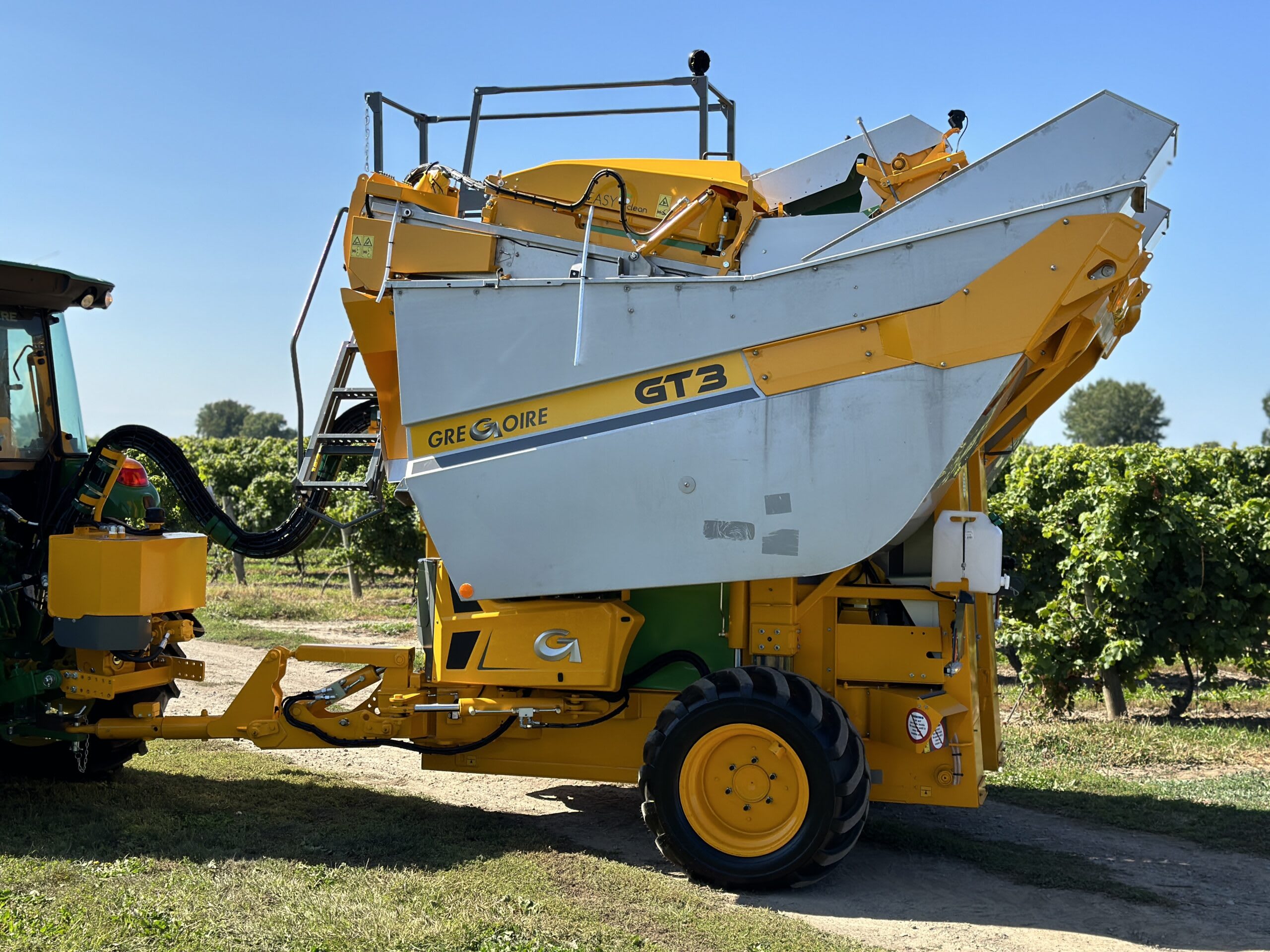 NEW Gregoire GT3 Tow-Behind Grape Harvester