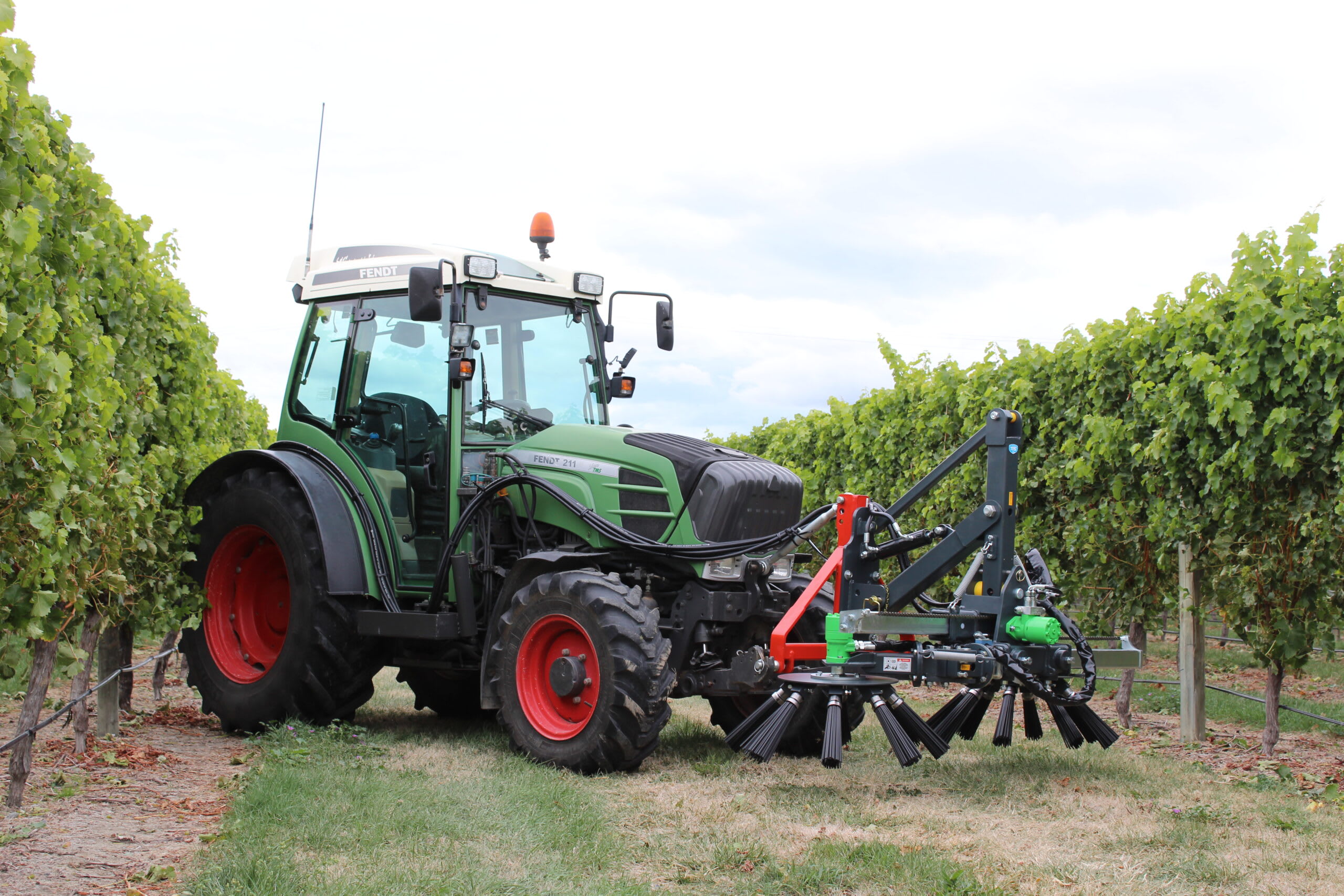 TRS GENII Undervine Sweeper