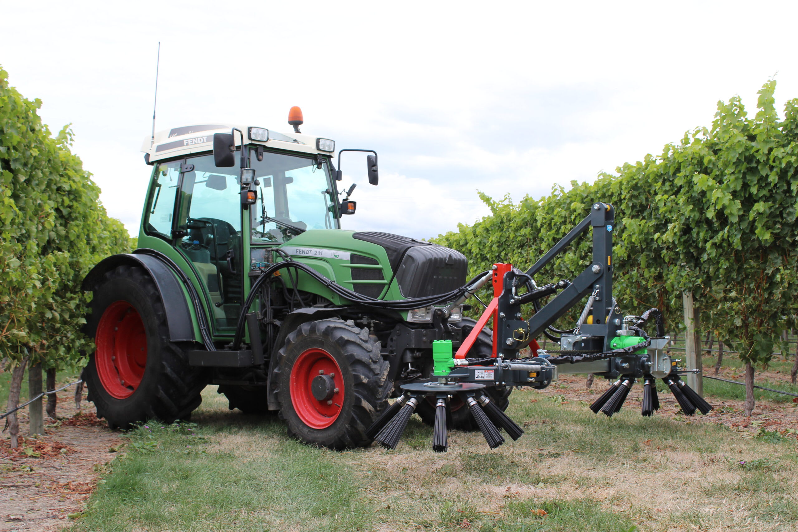 TRS GENII Undervine Sweeper