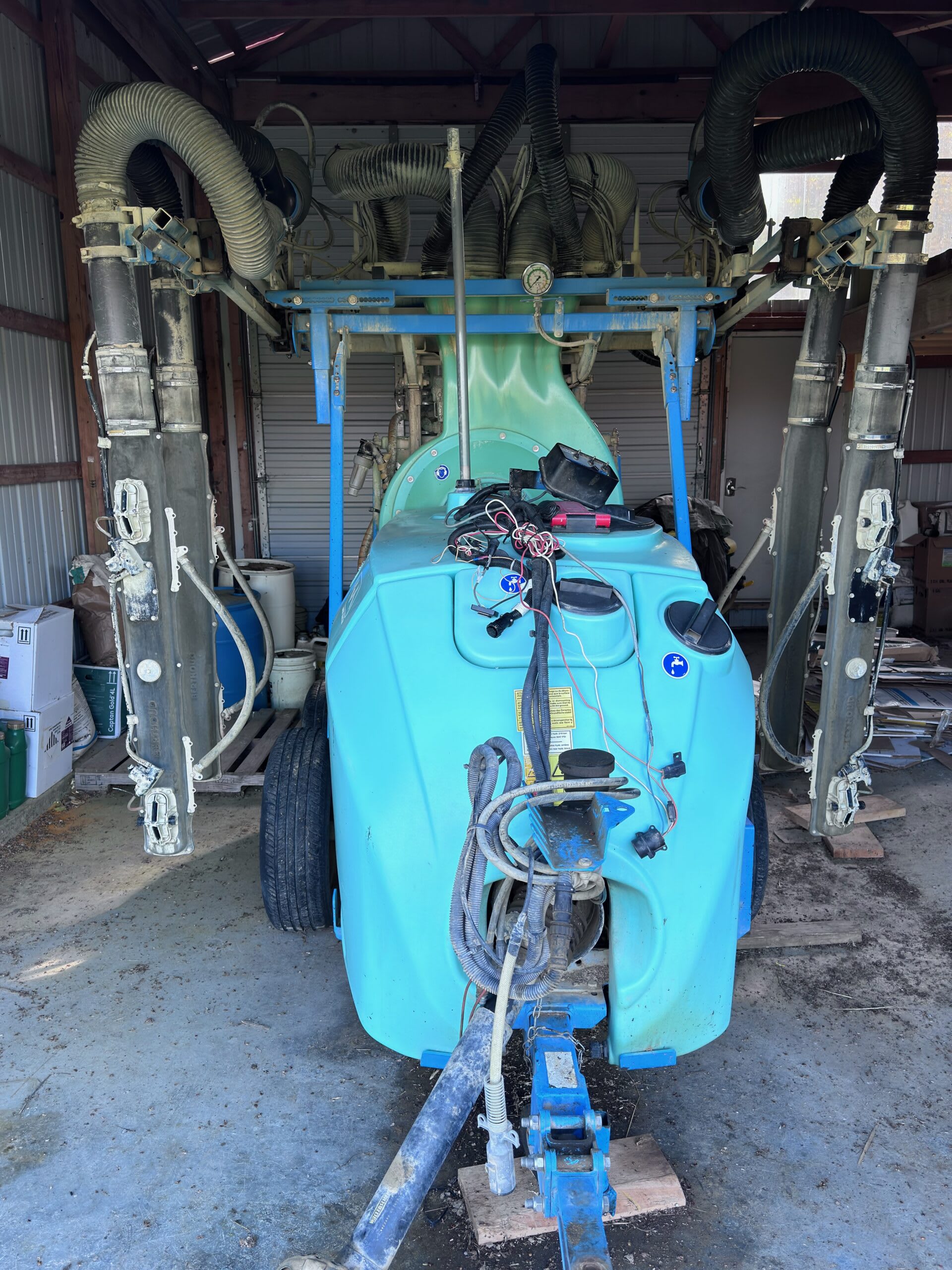 2017 Berthoud WinAir 1000L 3-Row Sprayer