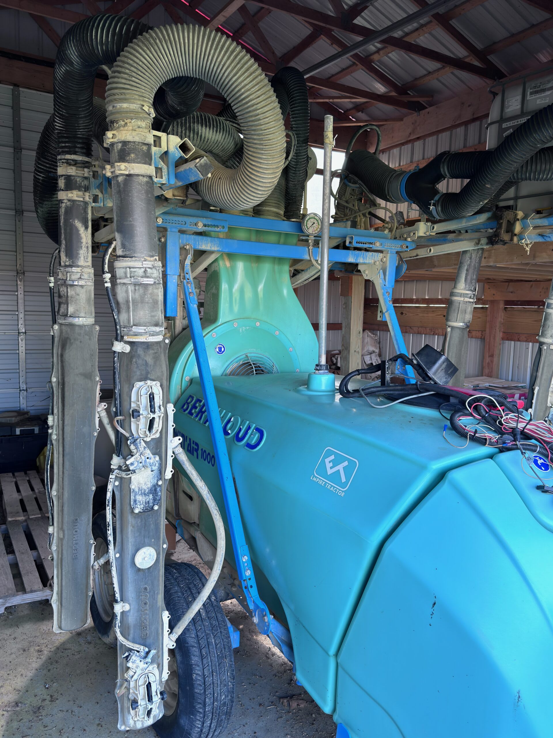 2017 Berthoud WinAir 1000L 3-Row Sprayer
