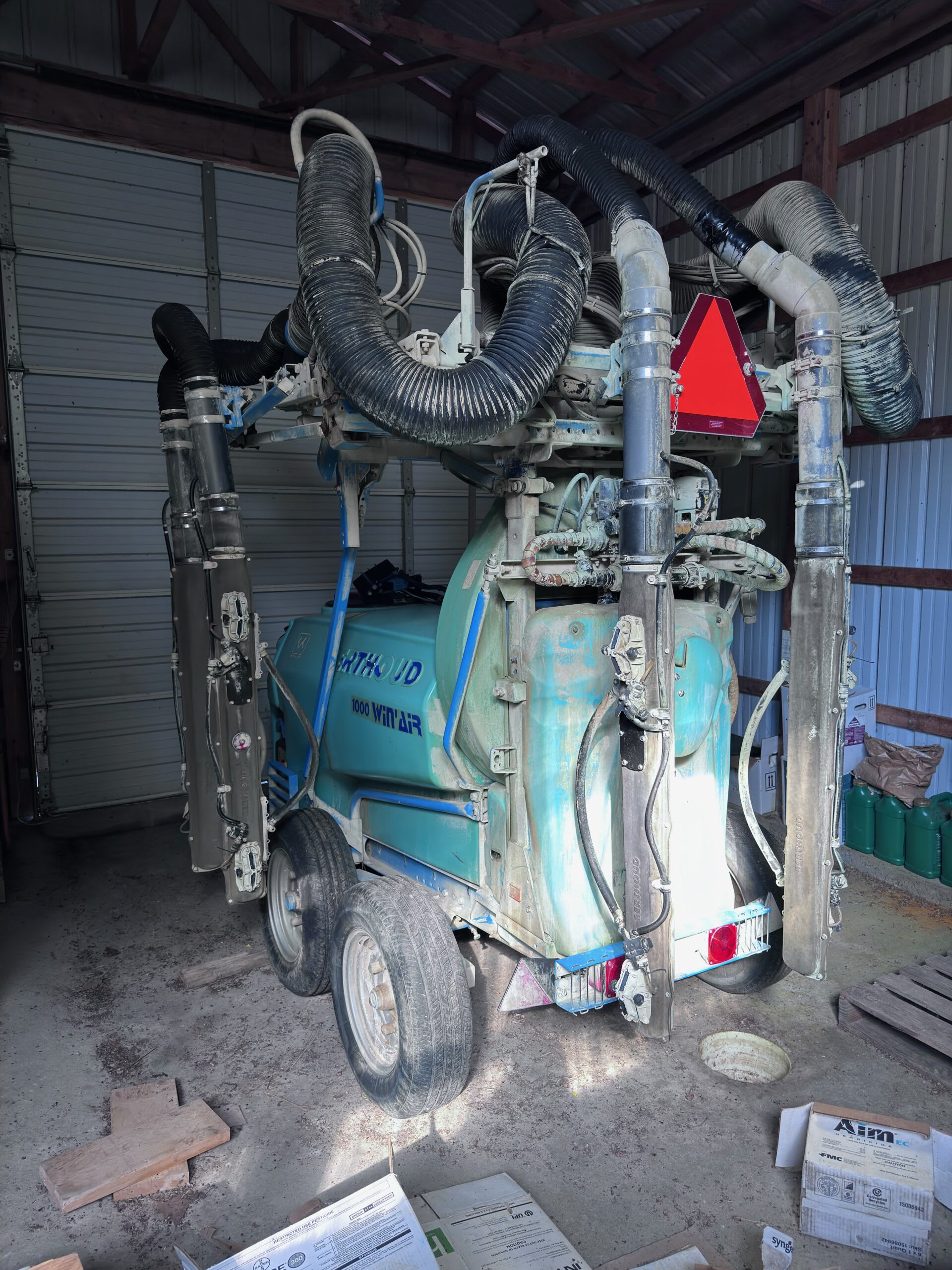 2017 Berthoud WinAir 1000L 3-Row Sprayer