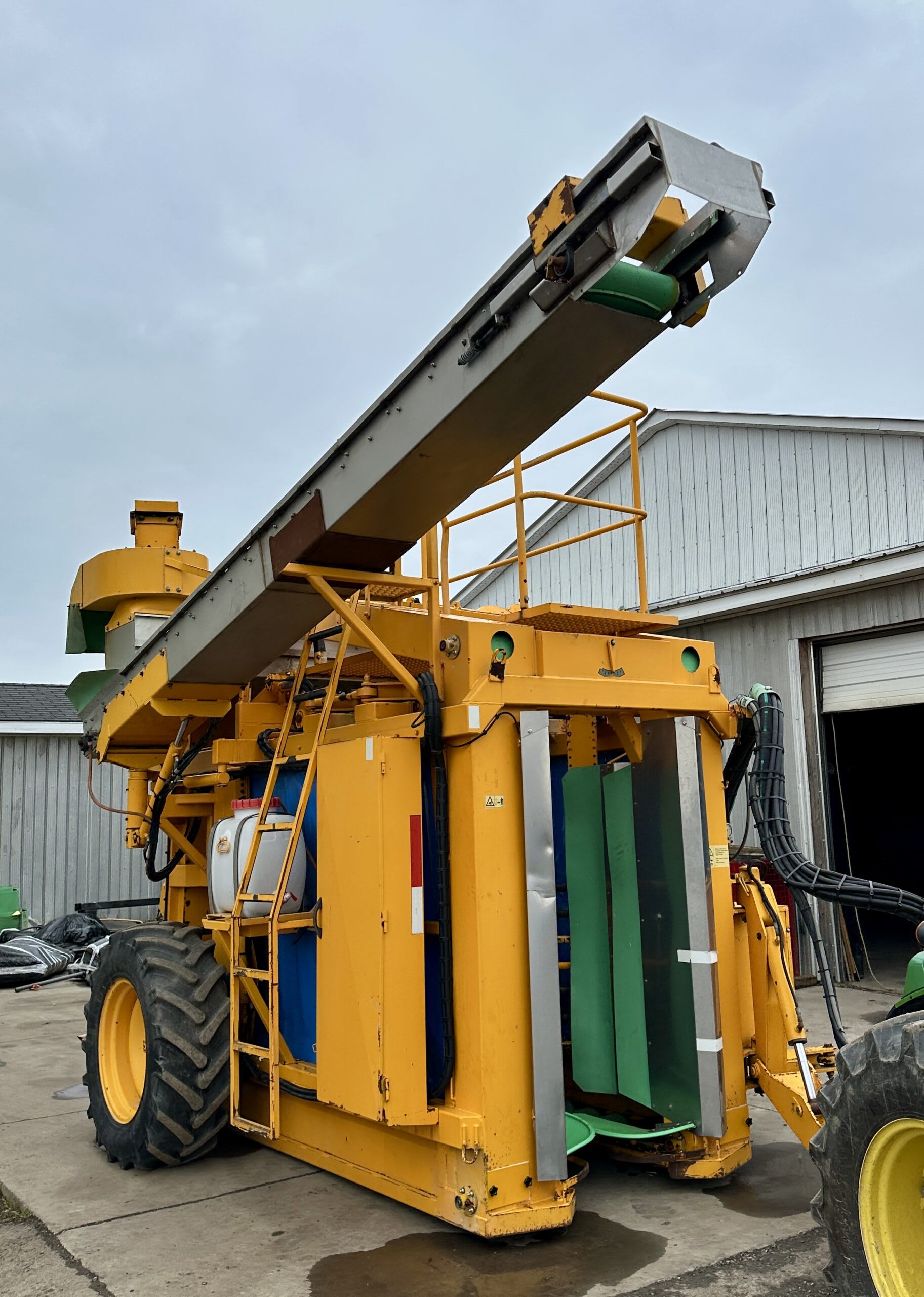 2002 Gregoire G60KW Tow-Behind Grape Harvester
