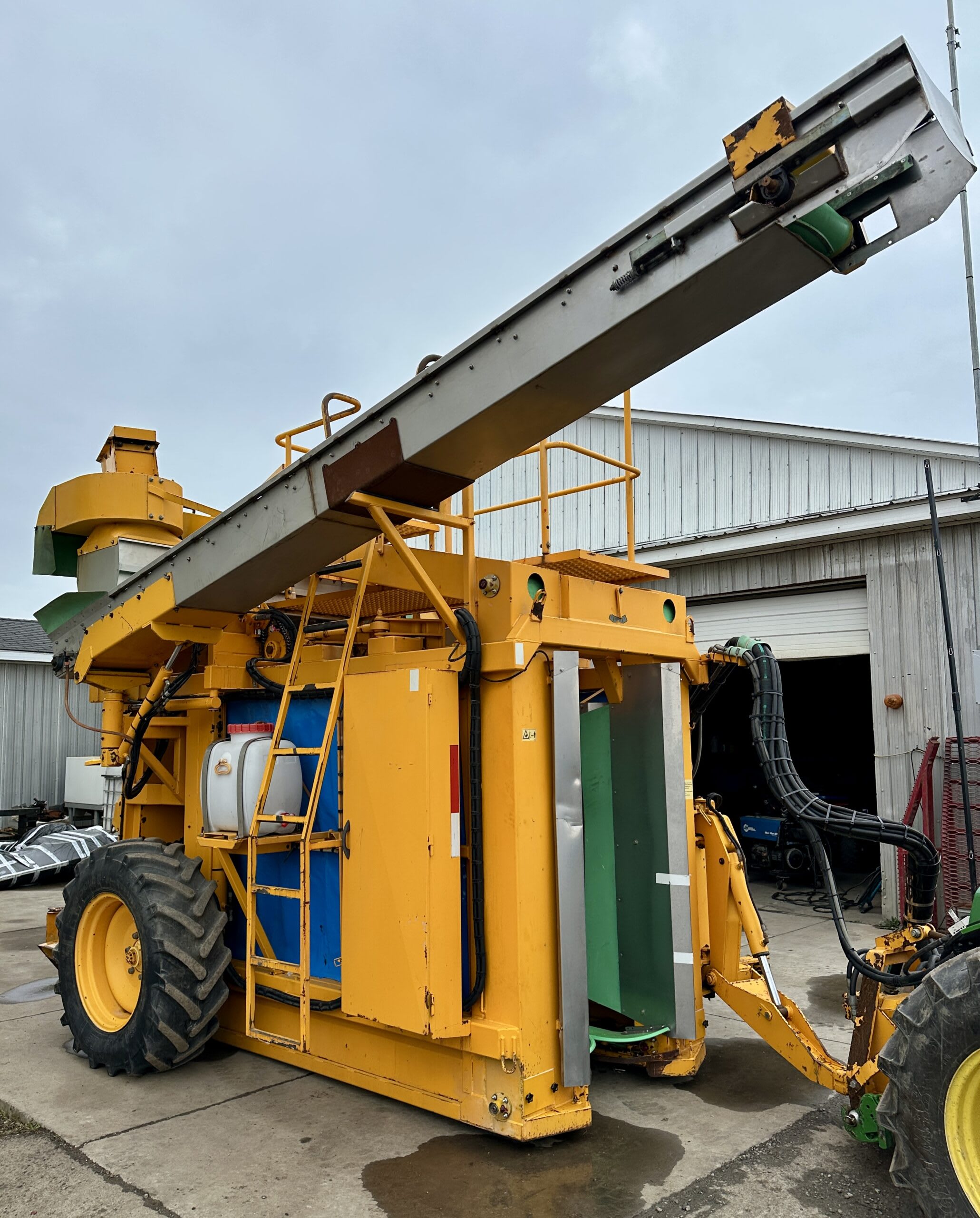 2002 Gregoire G60KW Tow-Behind Grape Harvester