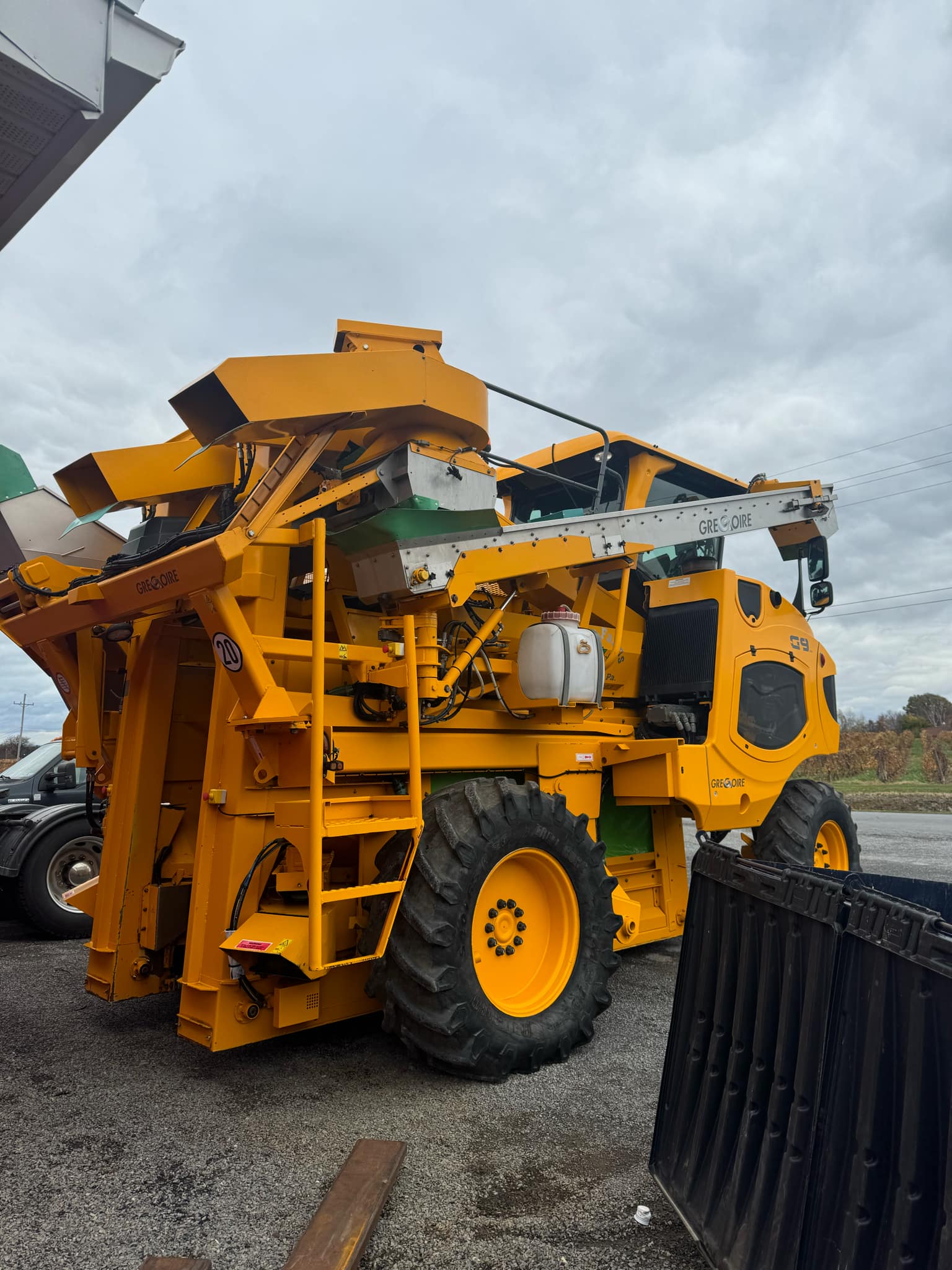2015 Gregoire G9.330 Grape Harvester