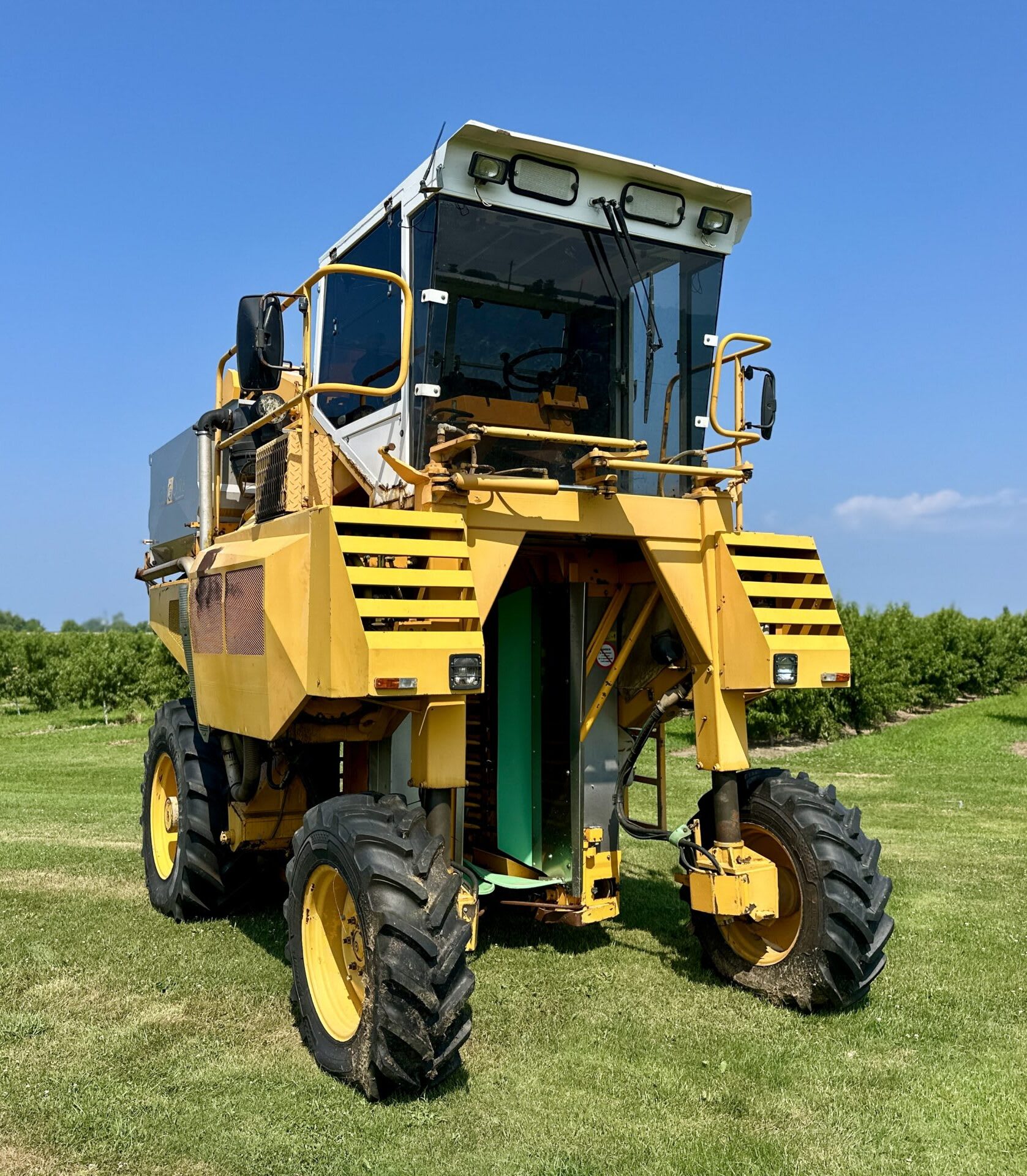 1997 Gregoire G160 Grape Harvester