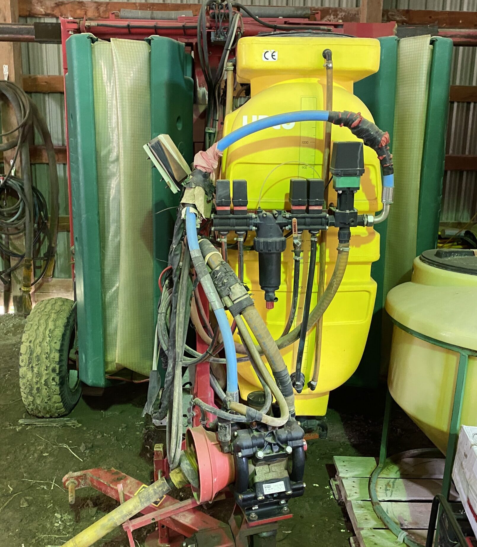 Used 2002 LIPCO 2-Row Recycling Vineyard Sprayer